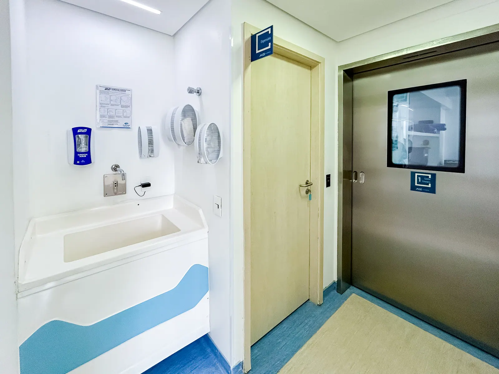Área de preparação e higienização cirúrgica no ATZ Day Hospital