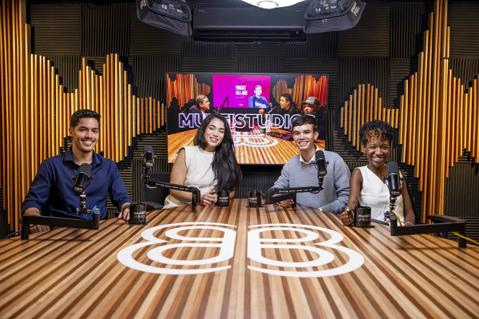 Colaboradores Multiplan no MultiStudio, estúdio de comunicação interna
